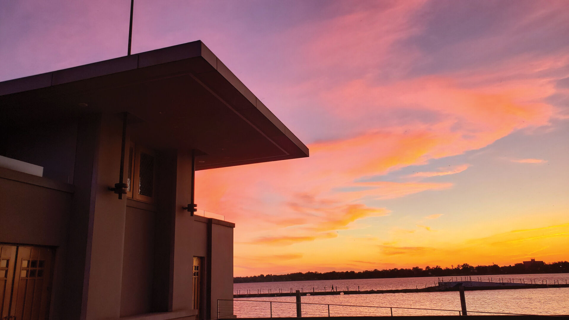 Frank Lloyd Wright’s Fontana Boathouse at sunset